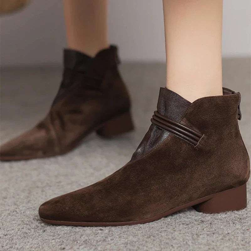 Women's ankle boots with crest detail and block heel