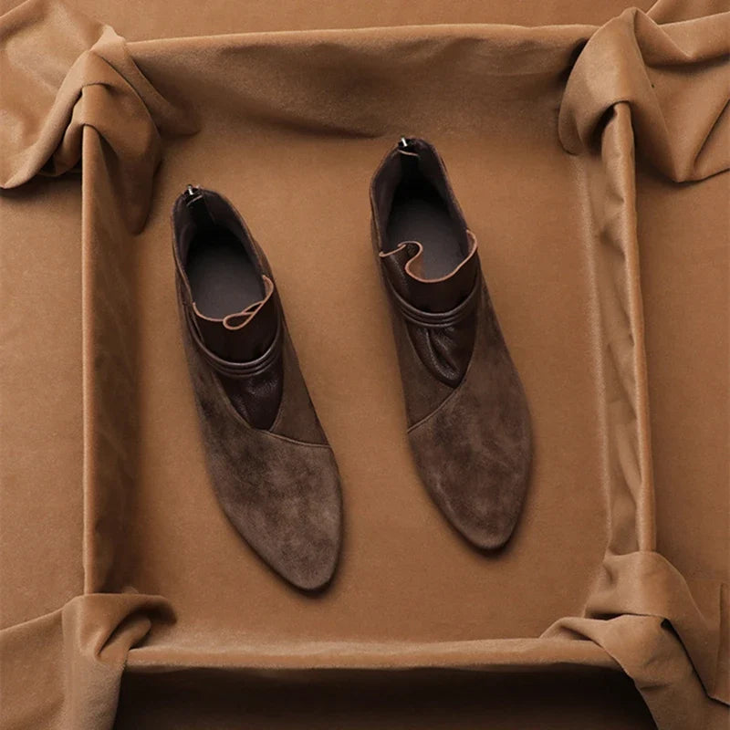 Women's ankle boots with crest detail and block heel