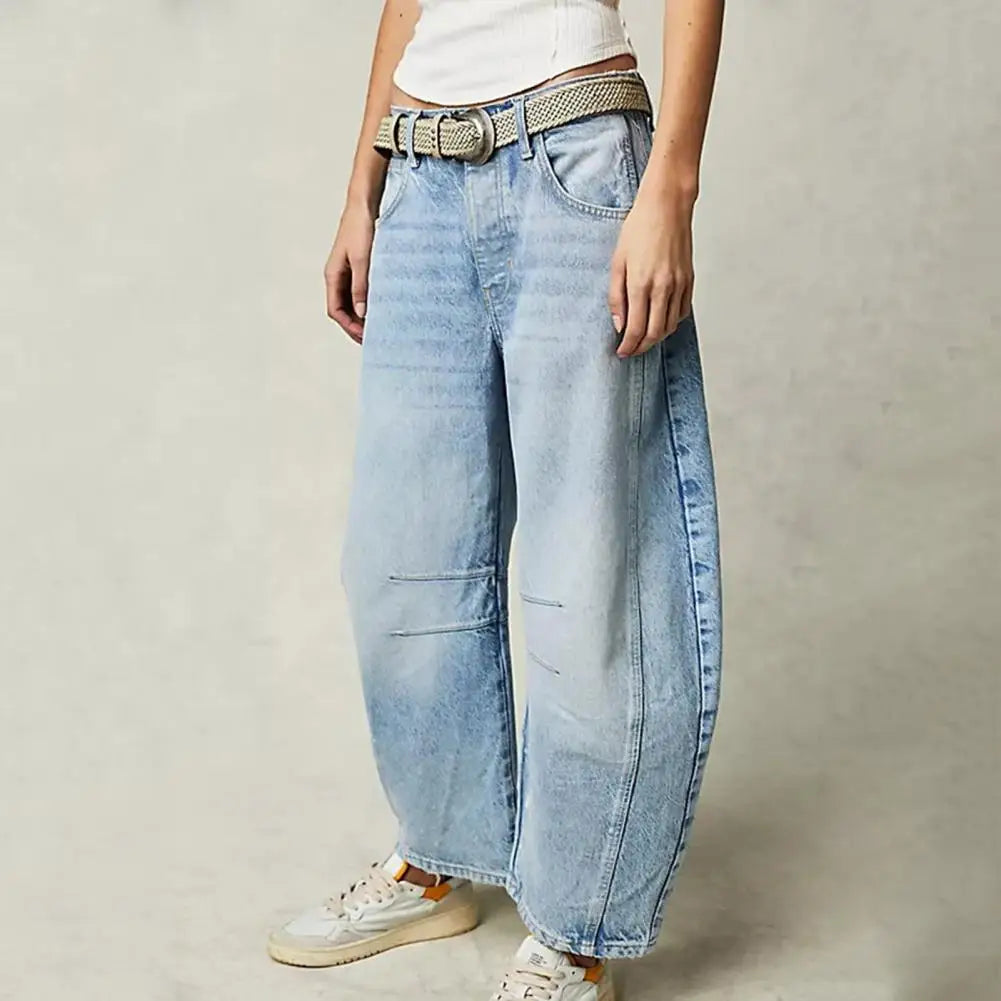 Women's barrel-leg jeans with front and back pockets
