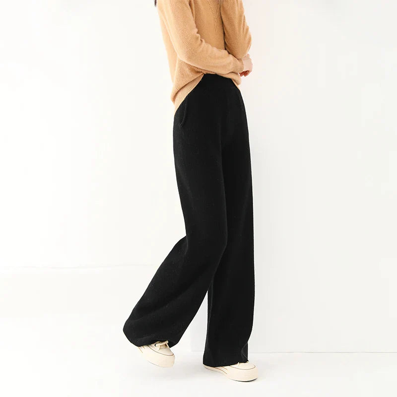Women's tapered sweatpants with elasticated waistband