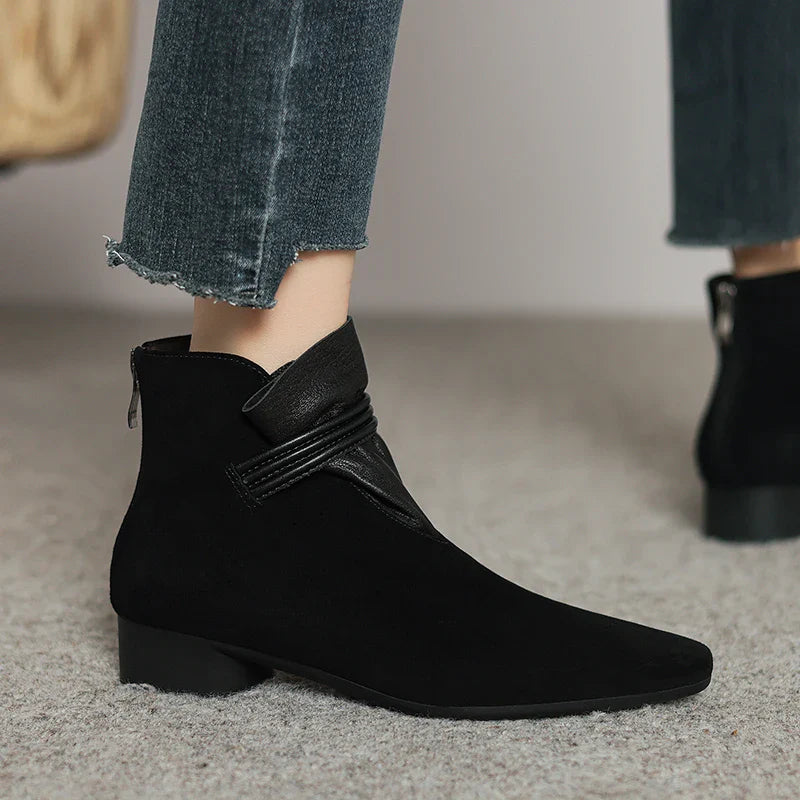 Women's ankle boots with crest detail and block heel