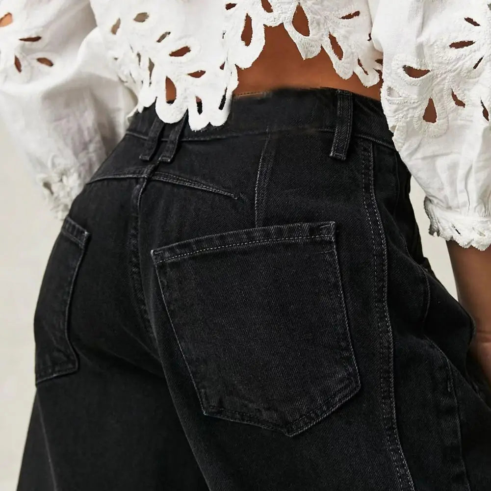 Women's barrel-leg jeans with front and back pockets