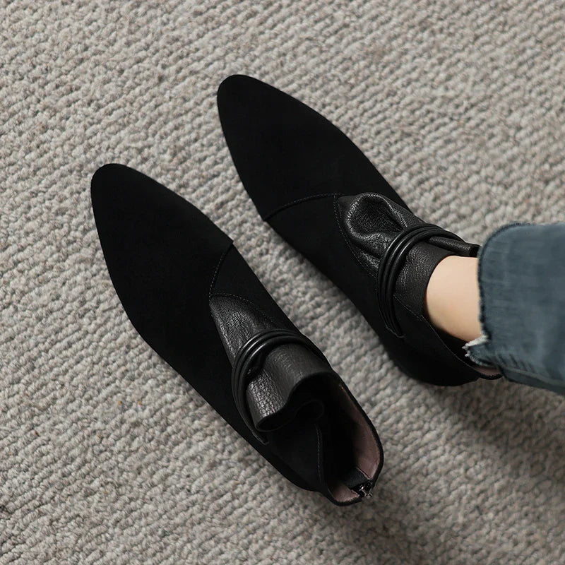 Women's ankle boots with crest detail and block heel