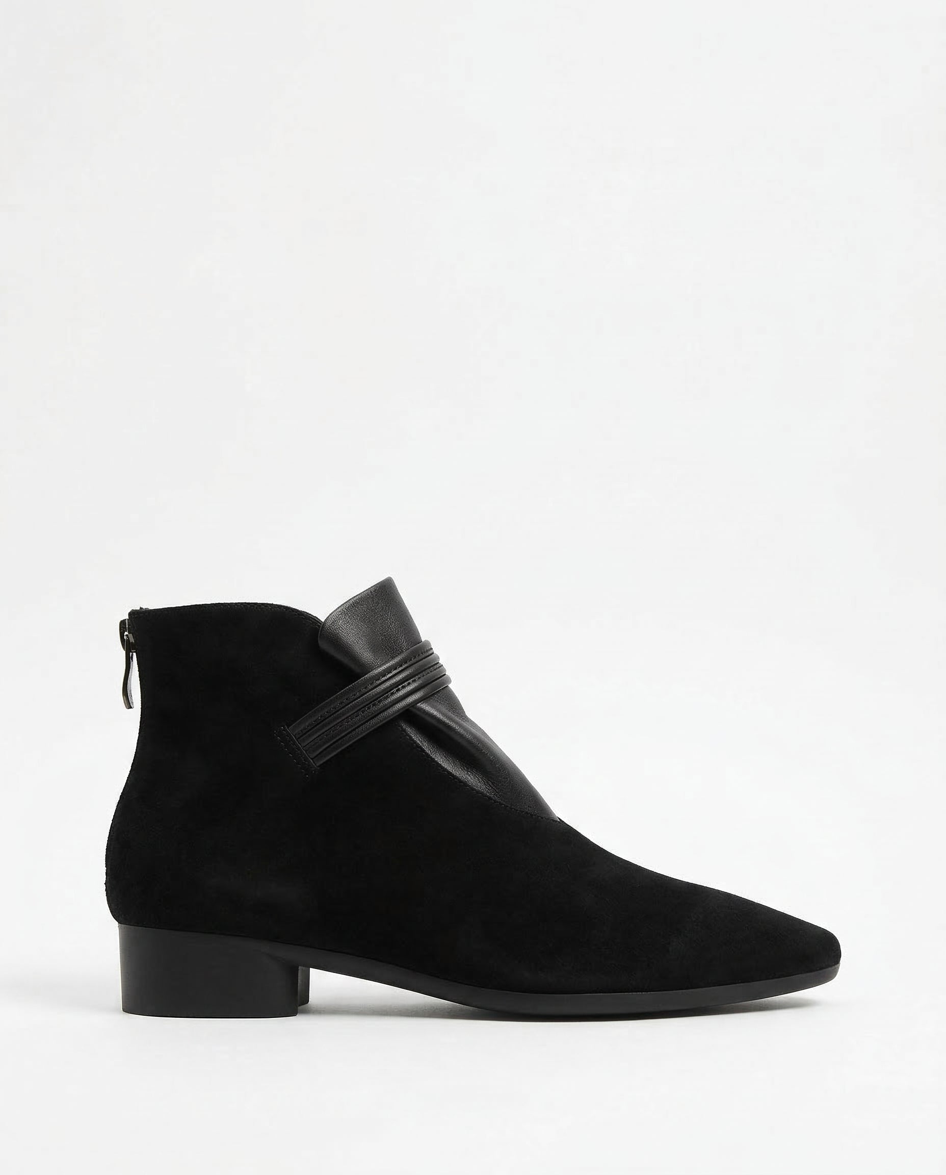 Women's ankle boots with crest detail and block heel