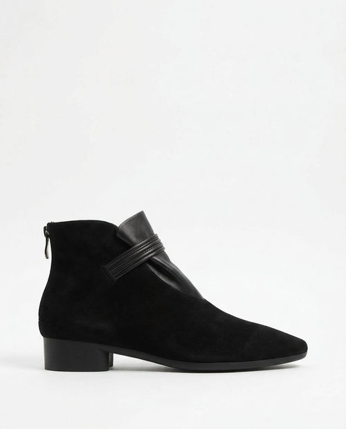 Women's ankle boots with crest detail and block heel
