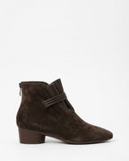 Women's ankle boots with crest detail and block heel
