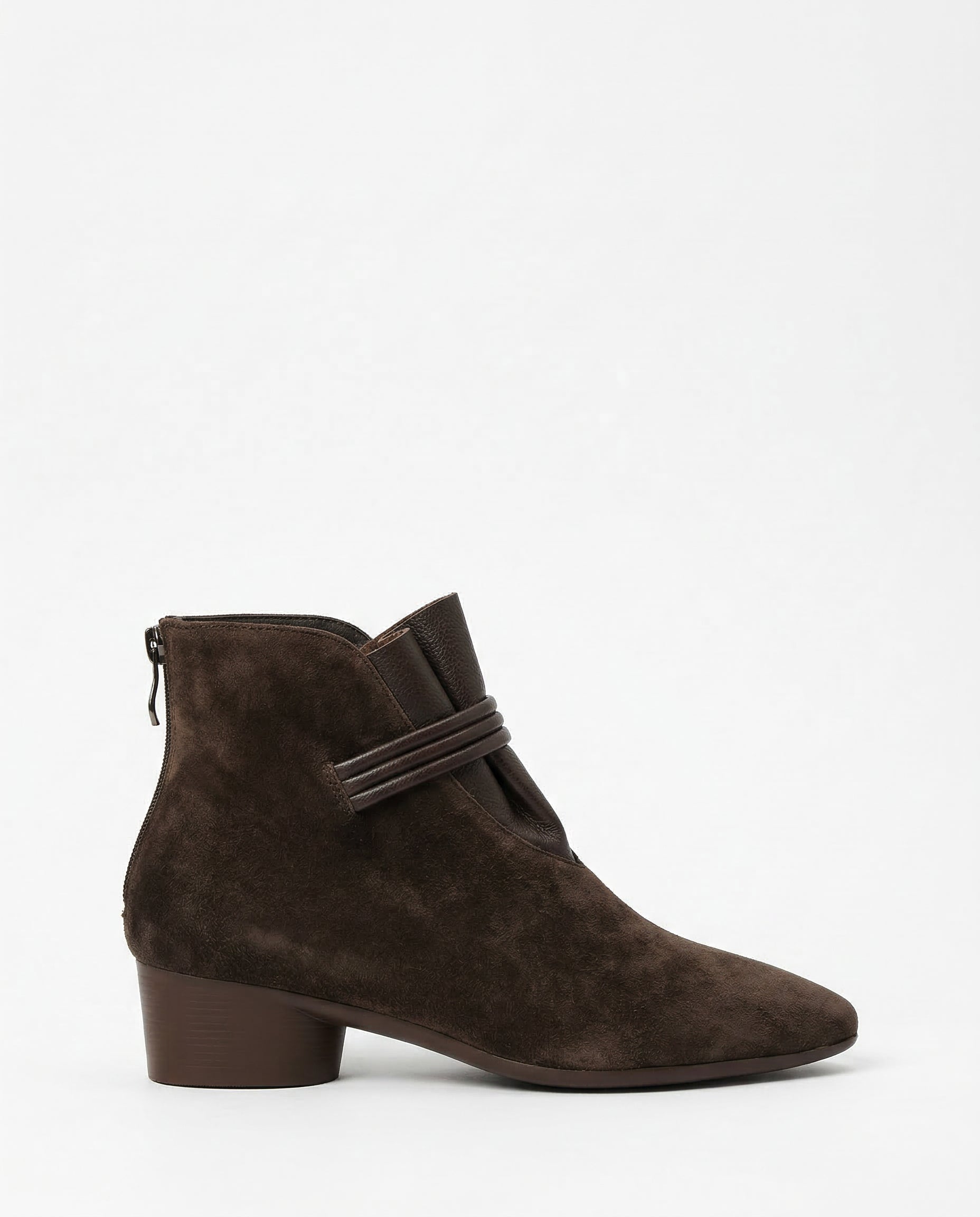 Women's ankle boots with crest detail and block heel