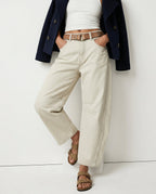 Women's barrel-leg jeans with front and back pockets