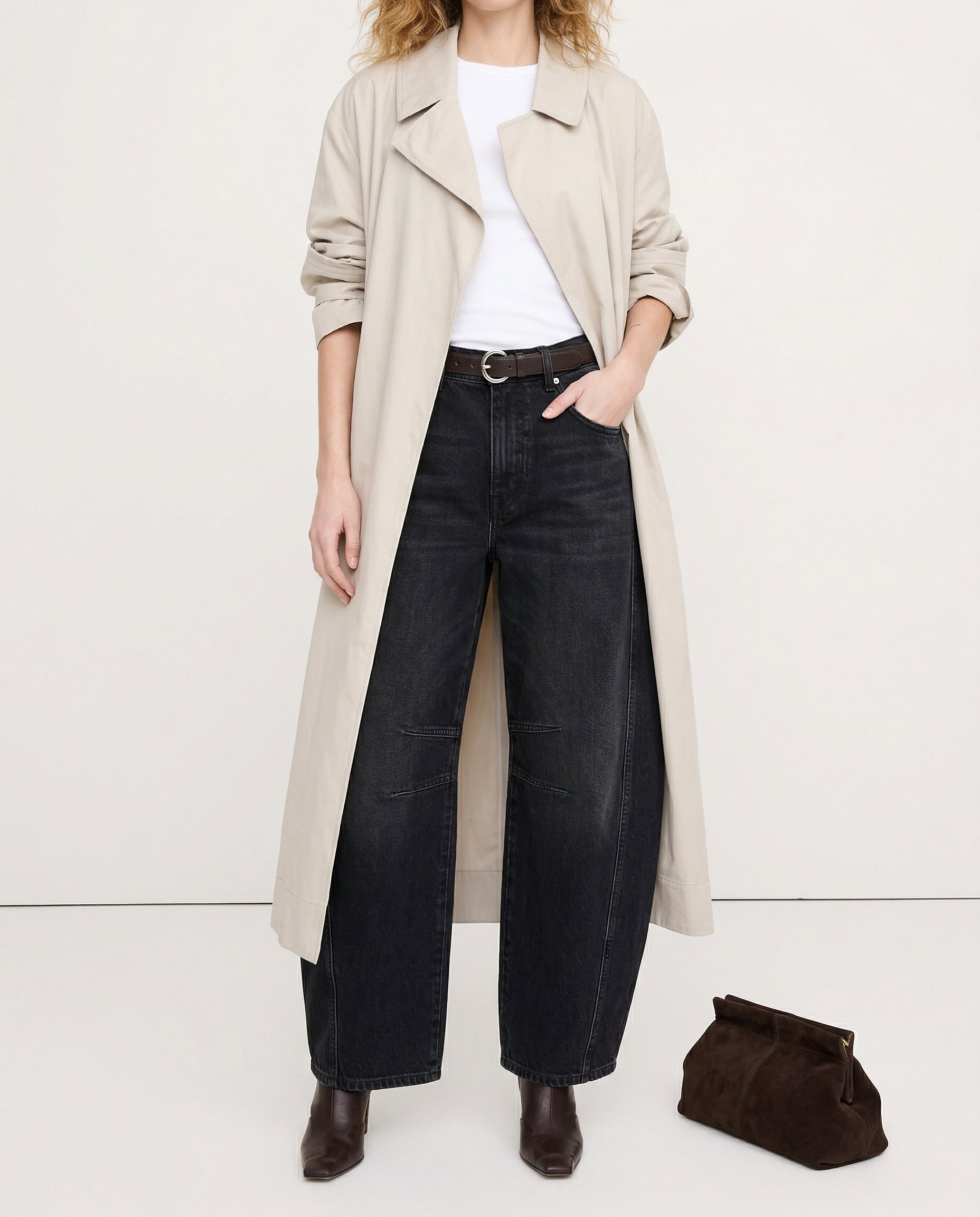 Women's barrel-leg jeans with front and back pockets