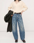 Women's barrel-leg jeans with front and back pockets