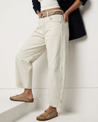 Women's barrel-leg jeans with front and back pockets