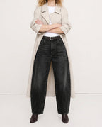 Women's barrel-leg jeans with front and back pockets