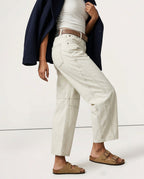 Women's barrel-leg jeans with front and back pockets