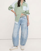 Women's barrel-leg jeans with front and back pockets