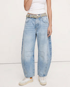 Women's barrel-leg jeans with front and back pockets
