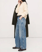 Women's barrel-leg jeans with front and back pockets