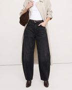 Women's barrel-leg jeans with front and back pockets