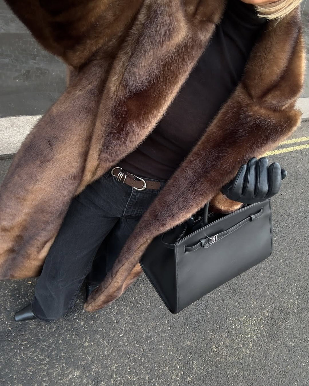 Women's maxi faux-fur coat with long sleeves