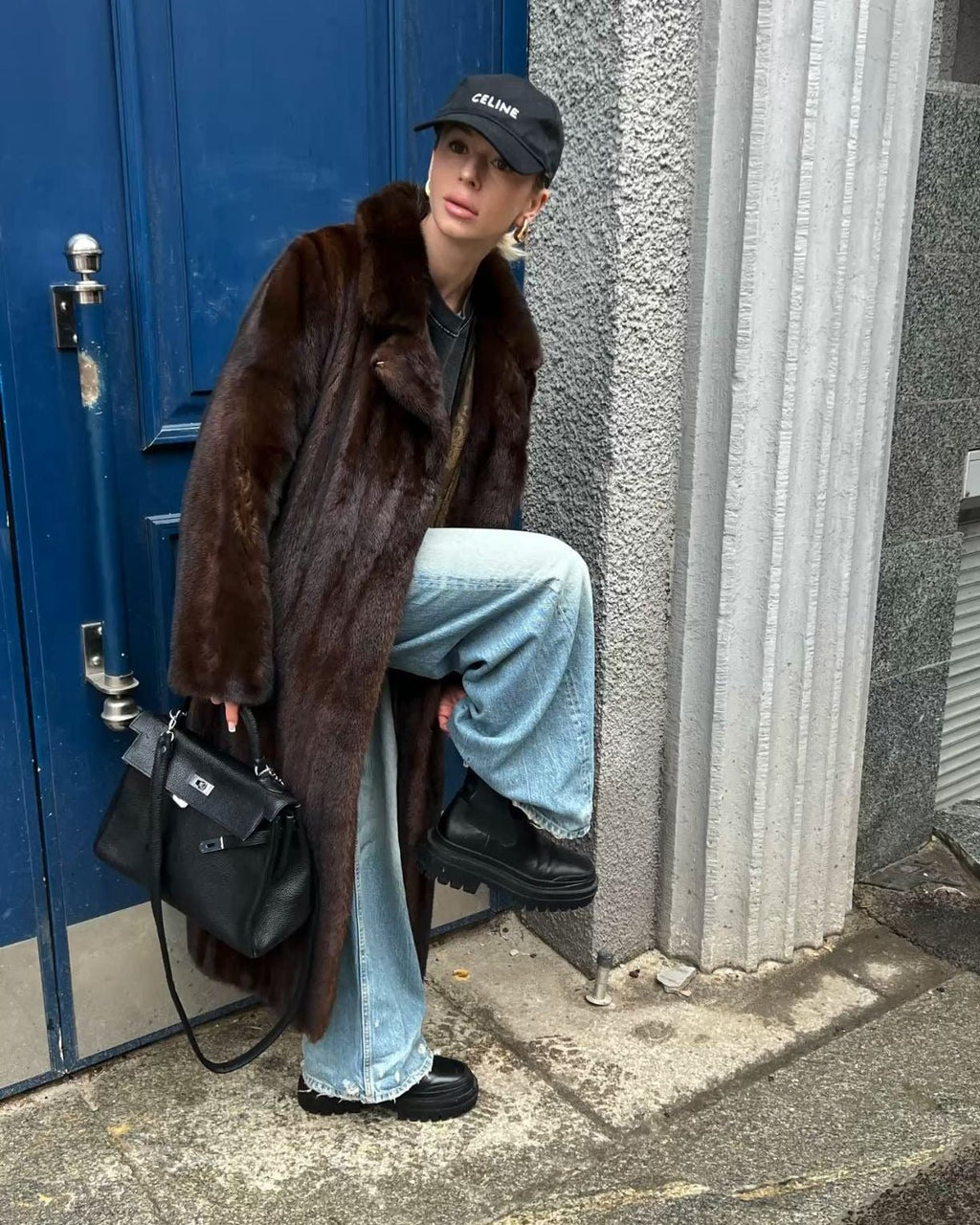 Women's maxi faux-fur coat with long sleeves