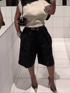 Women's high-waisted pleated bermuda shorts with belt