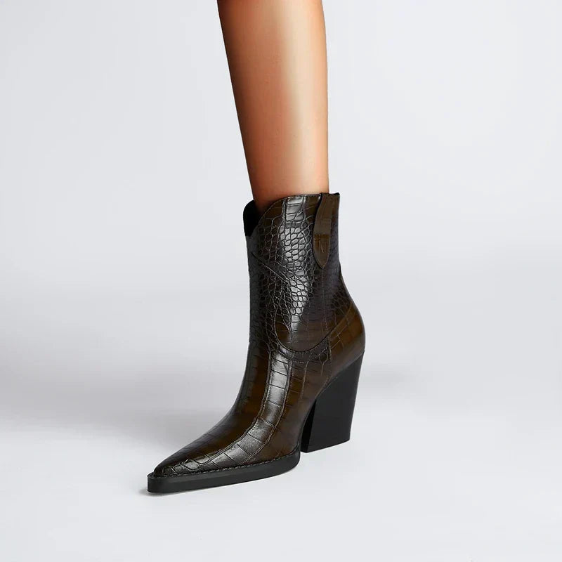 Women's ankle boots with side zip fastening