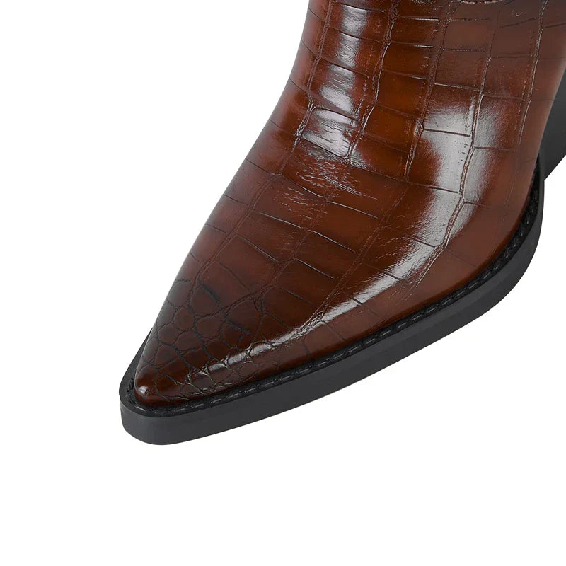 Women's ankle boots with side zip fastening