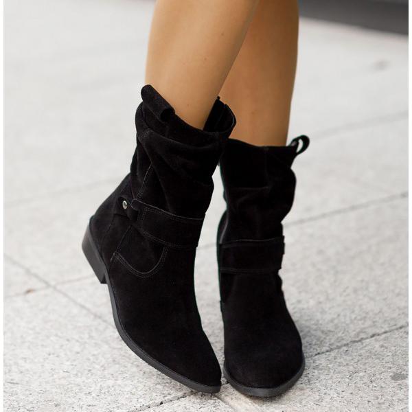 Women's ankle boots with zip fastening