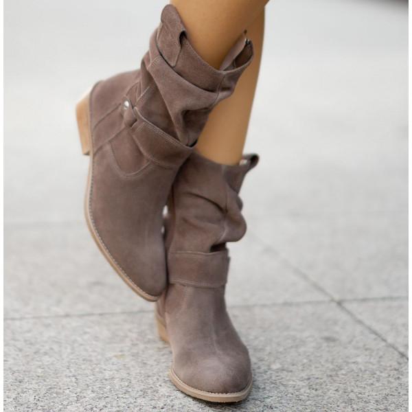 Women's ankle boots with zip fastening