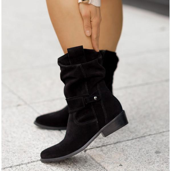 Women's ankle boots with zip fastening