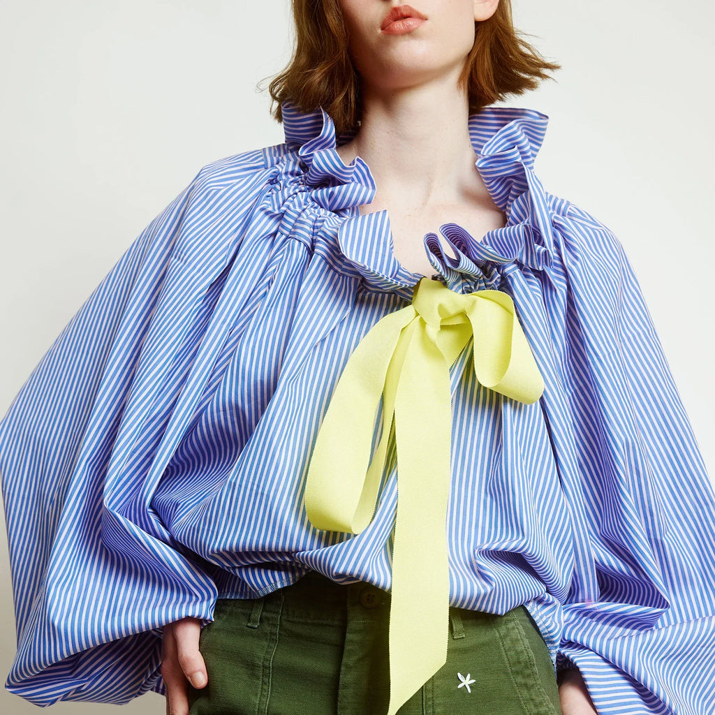 Women's blouse with puffed sleeves and fitted body