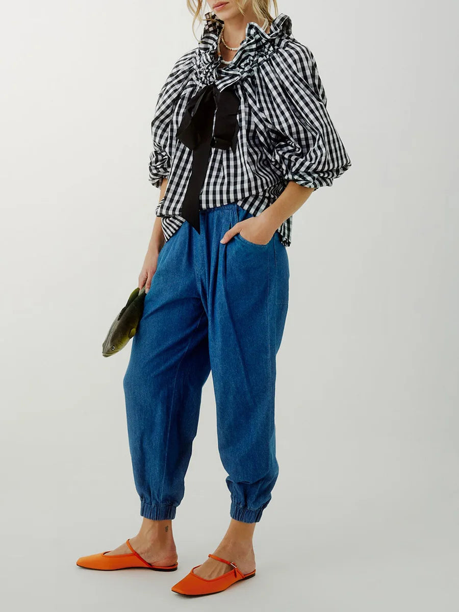 Women's blouse with puffed sleeves and fitted body