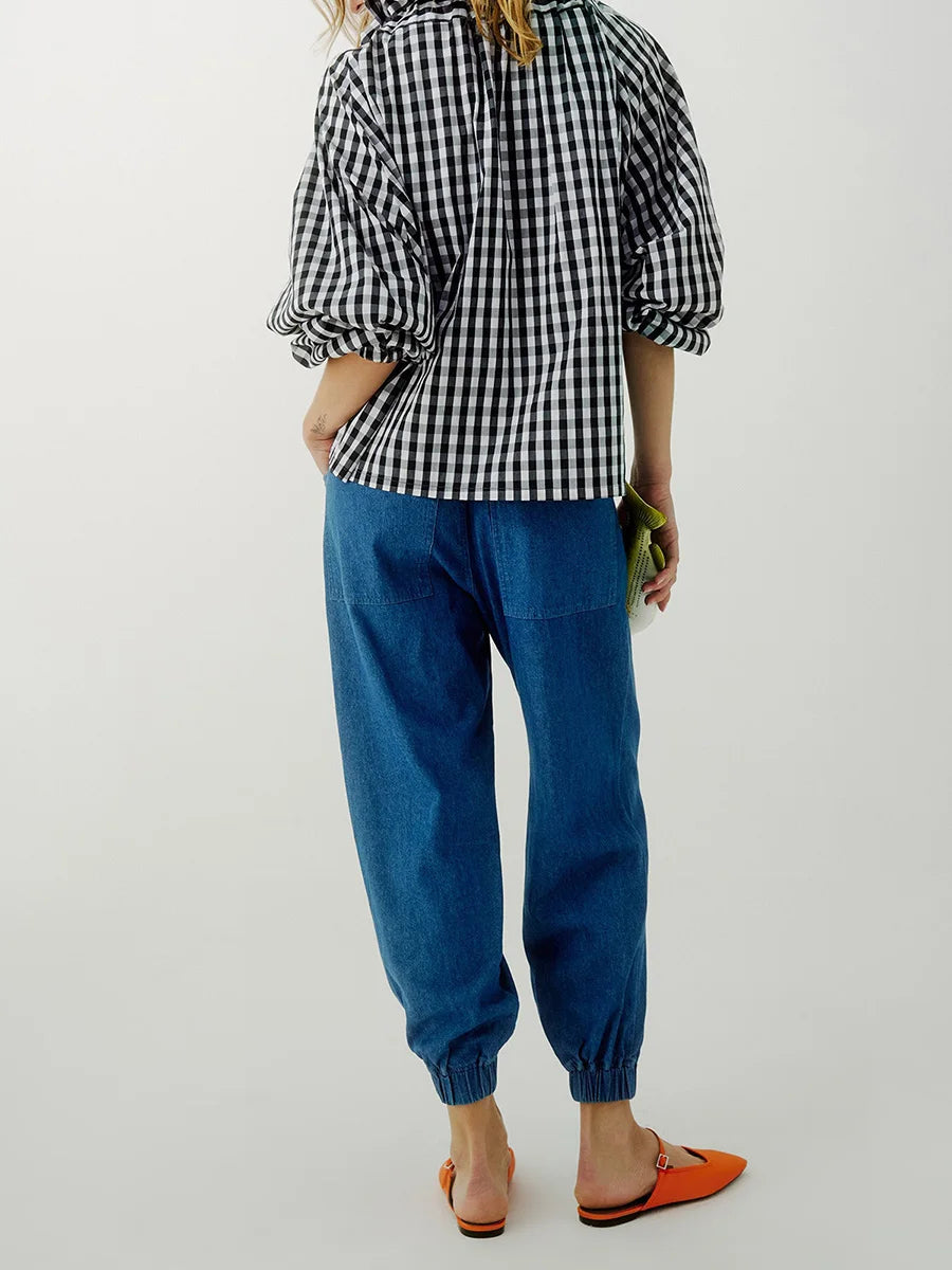 Women's blouse with puffed sleeves and fitted body