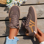 Women's retro low-top sneakers with lace-up front