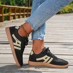 Women's retro low-top sneakers with lace-up front