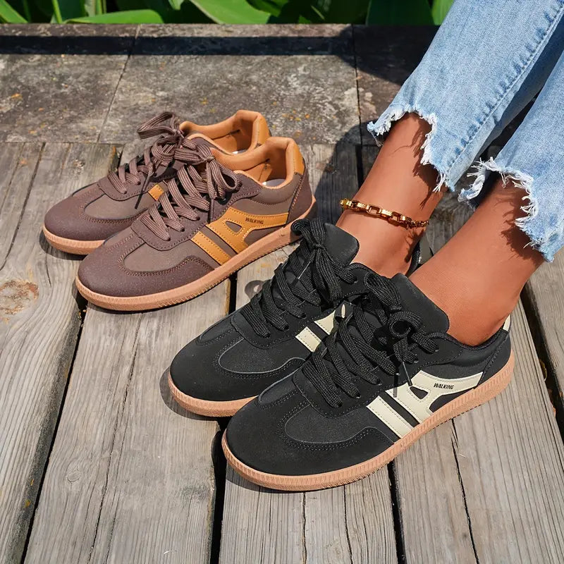 Women's retro low-top sneakers with lace-up front