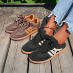 Women's retro low-top sneakers with lace-up front