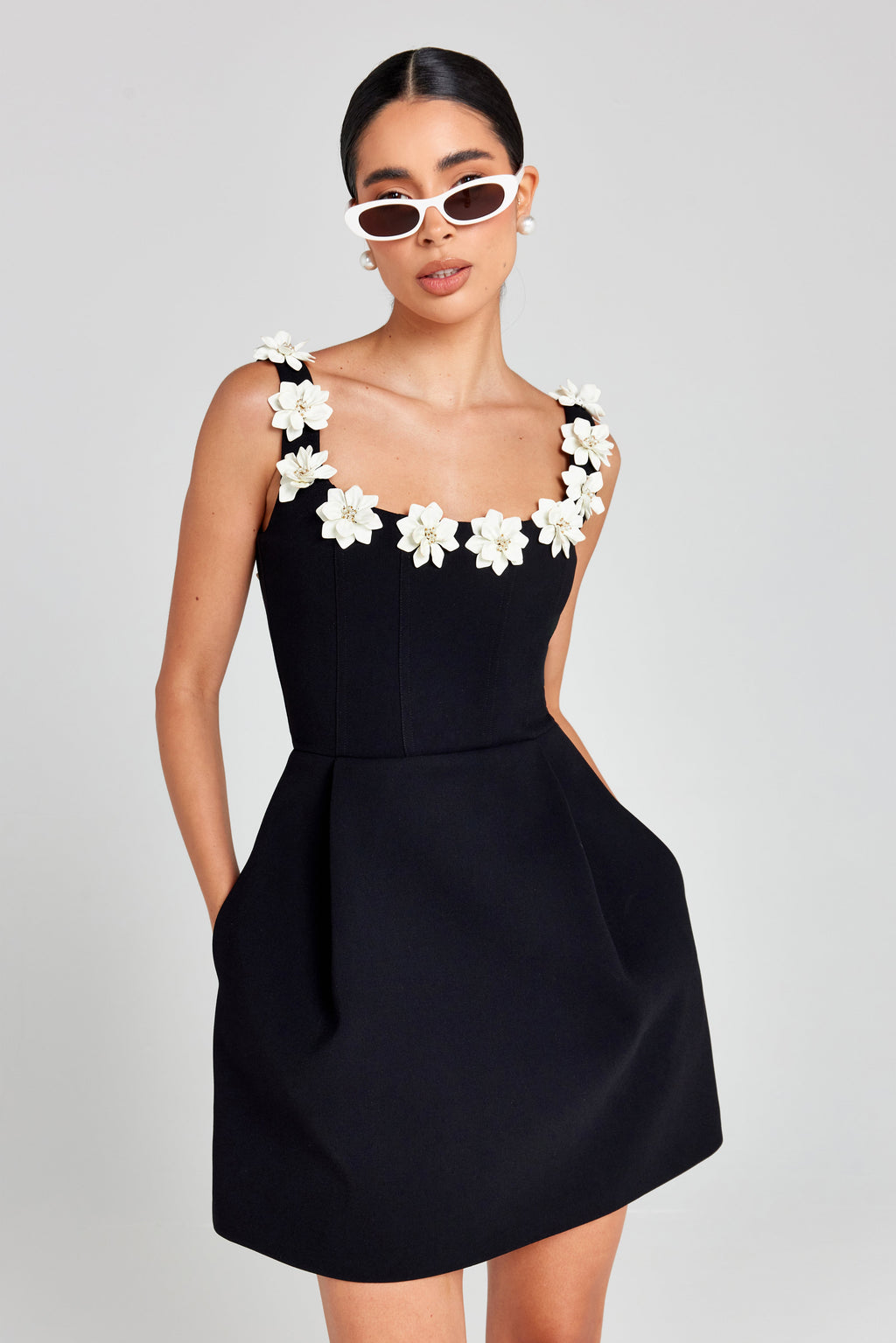 Women's floral appliqué scoop neck mini cocktail dress