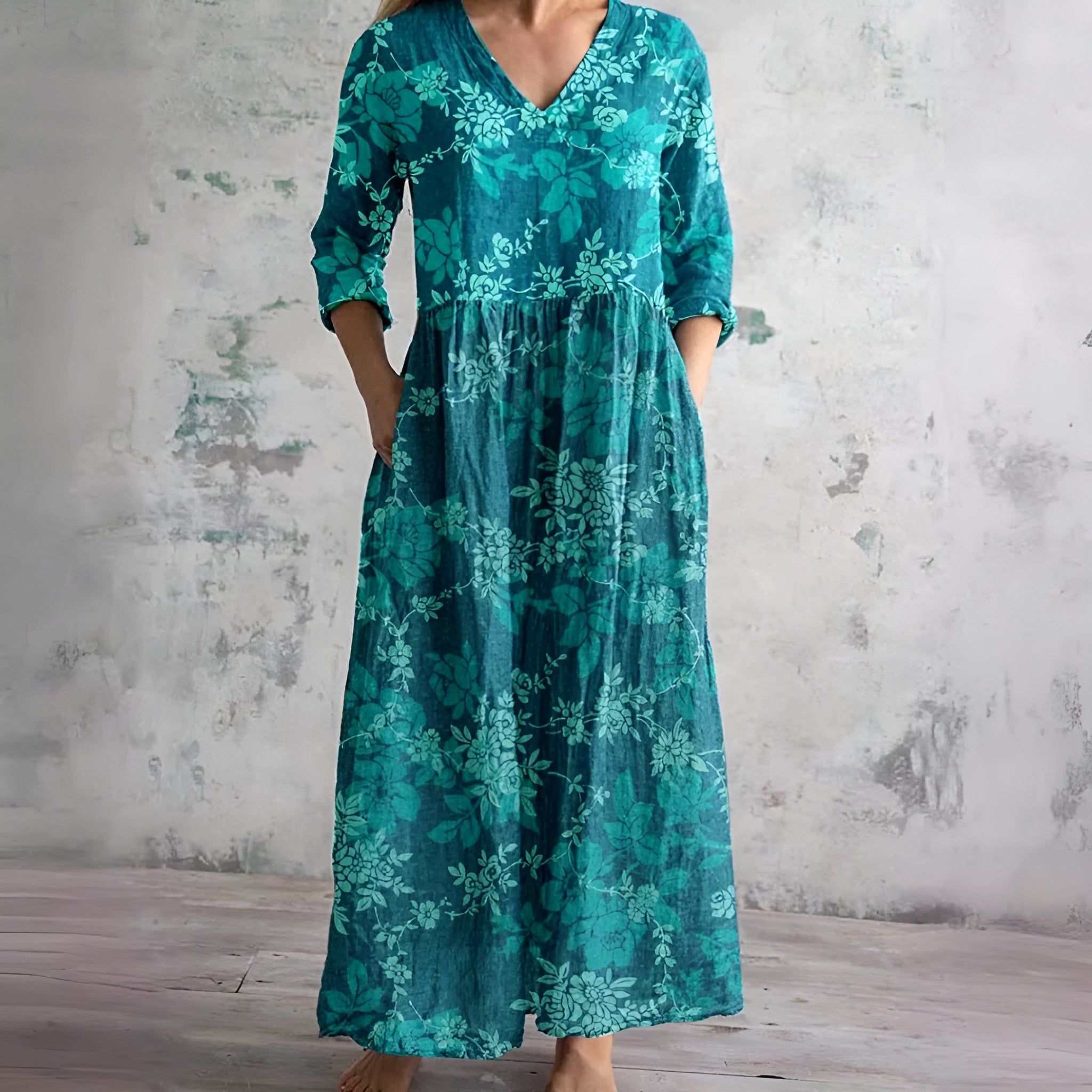 Women's flowy V-neck floral maxi summer dress