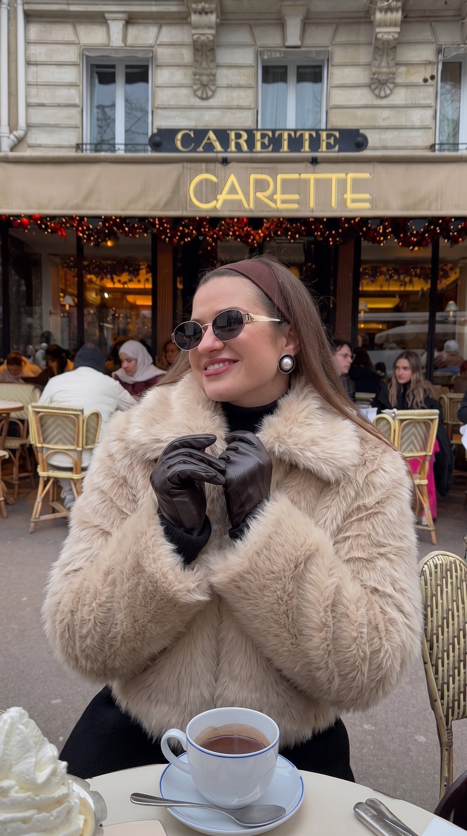 Women's fluffy faux fur cropped bomber jacket