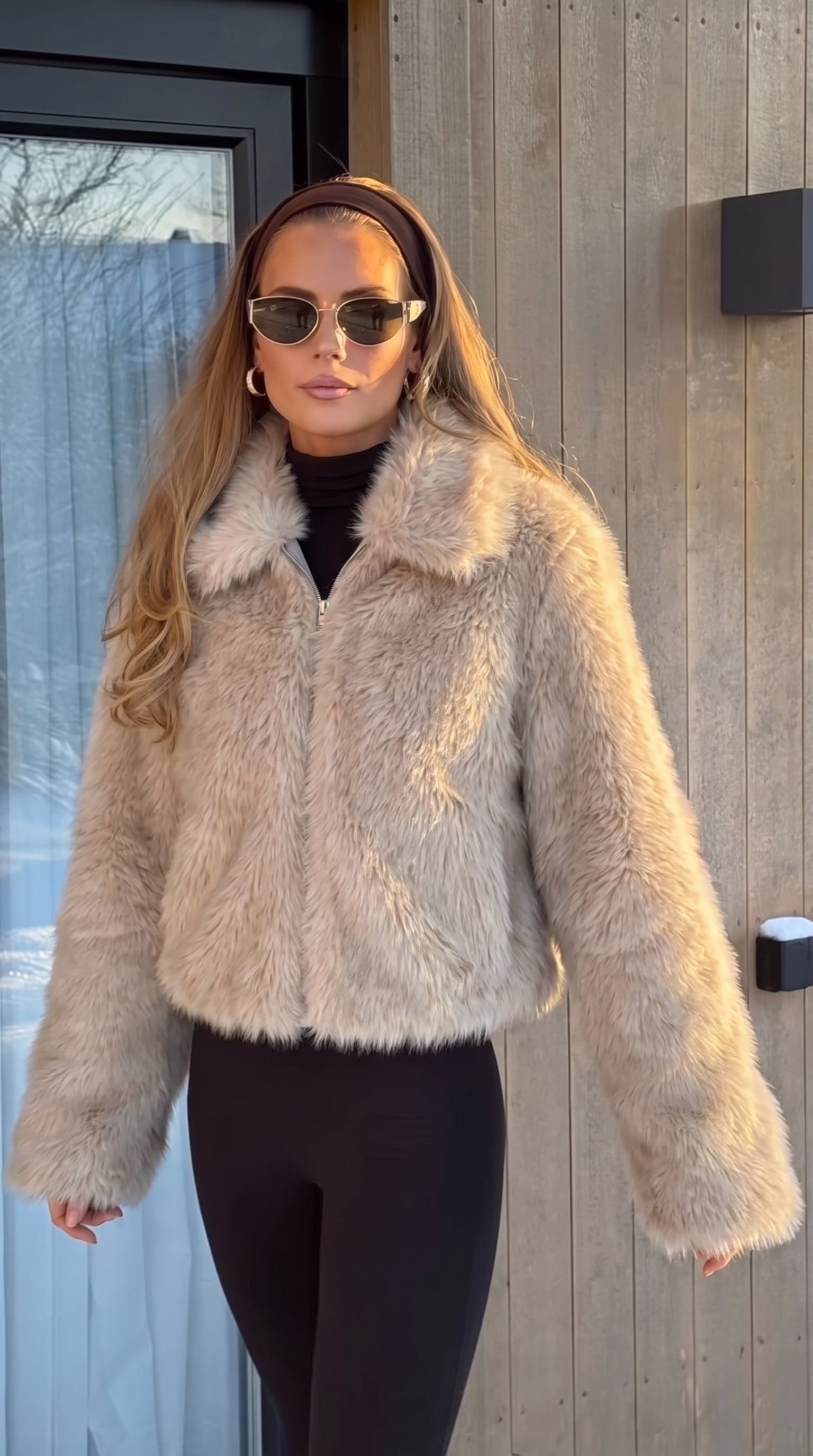 Women's fluffy faux fur cropped bomber jacket