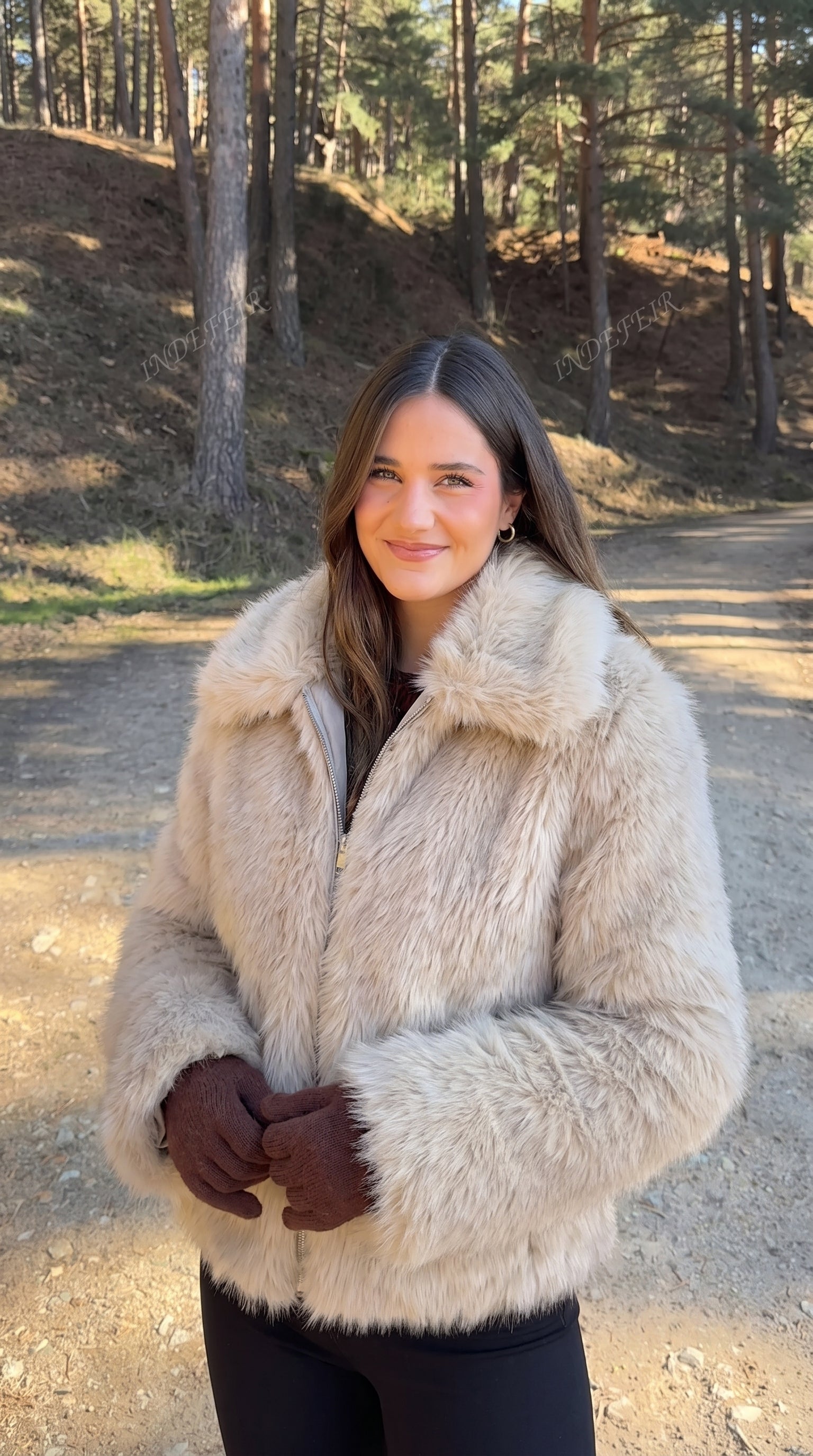 Women's fluffy faux fur cropped bomber jacket