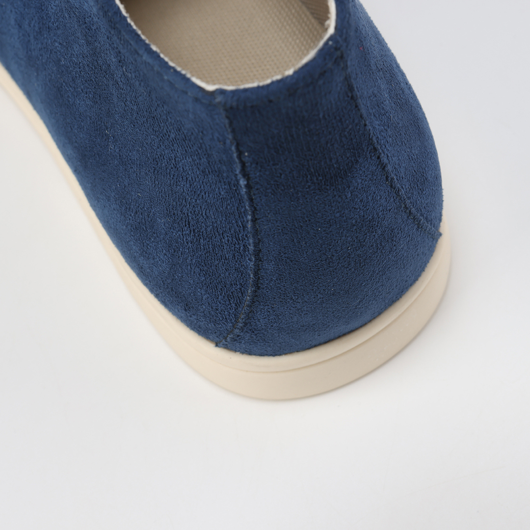 Men's high-heel loafers with slip-on construction