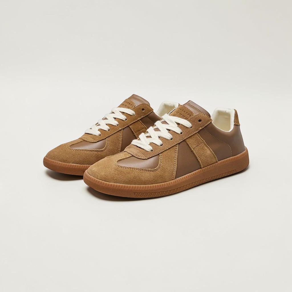 Women's lace-up sneakers with cushioned insole