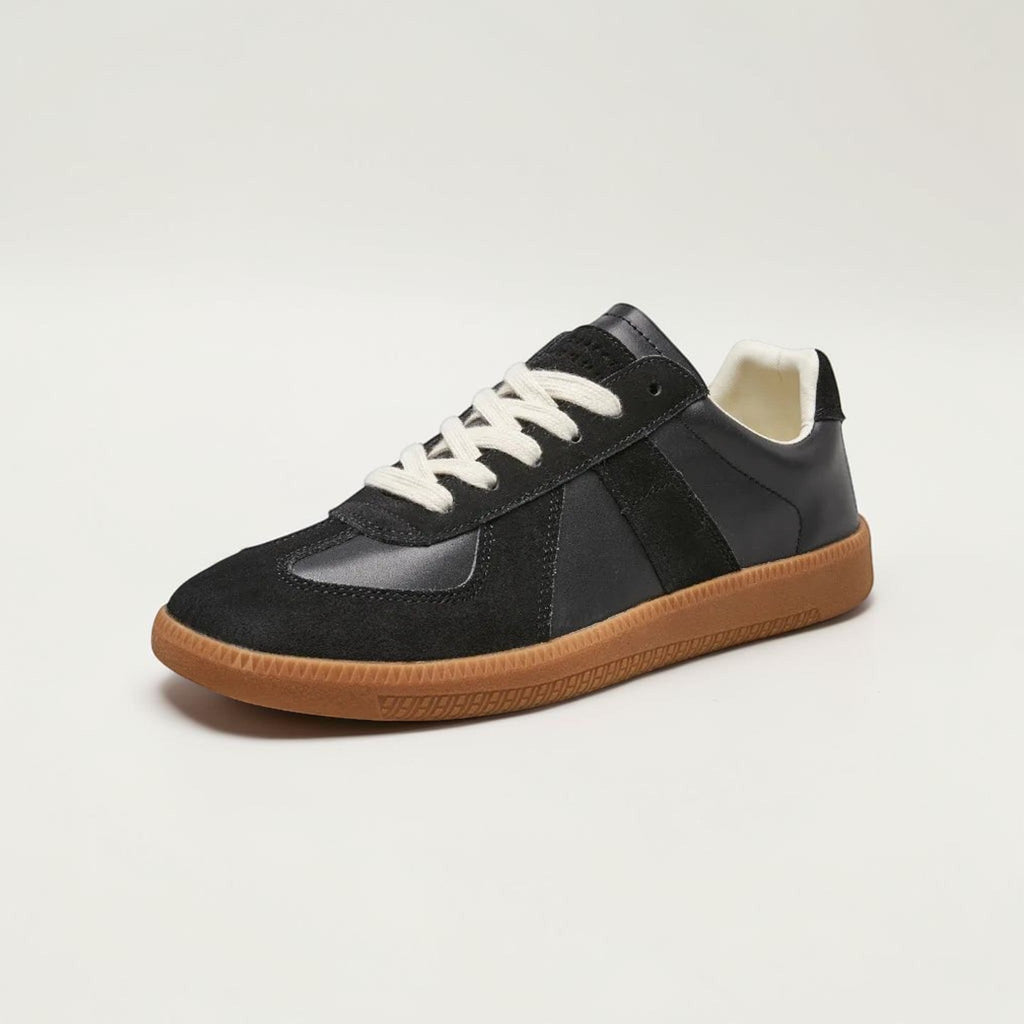 Women's lace-up sneakers with cushioned insole