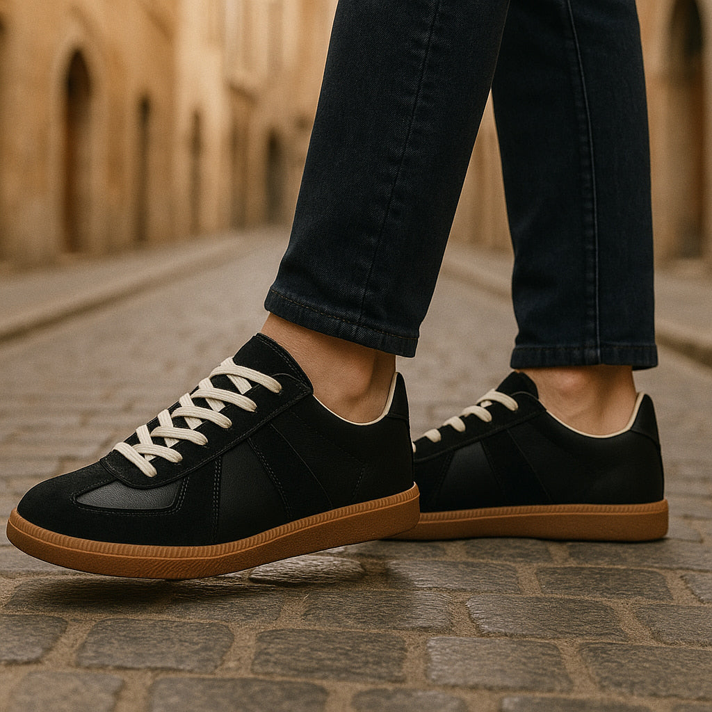 Women's lace-up sneakers with cushioned insole