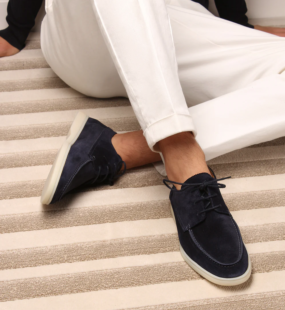 Men's lace-up walking shoes with low profile sole