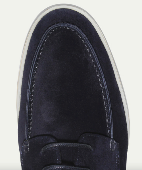 Men's lace-up walking shoes with low profile sole