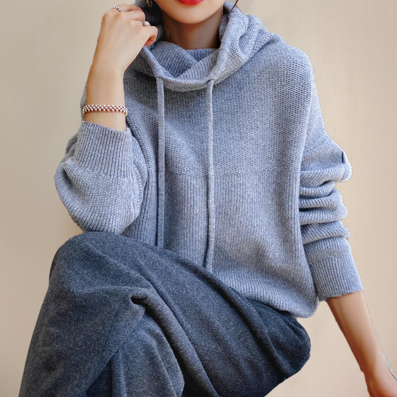 Women's long-sleeve pullover sweater with crew neckline