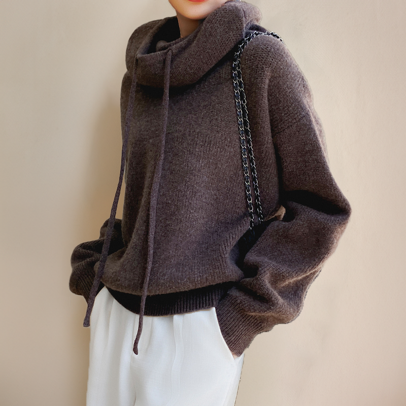 Women's long-sleeve pullover sweater with crew neckline