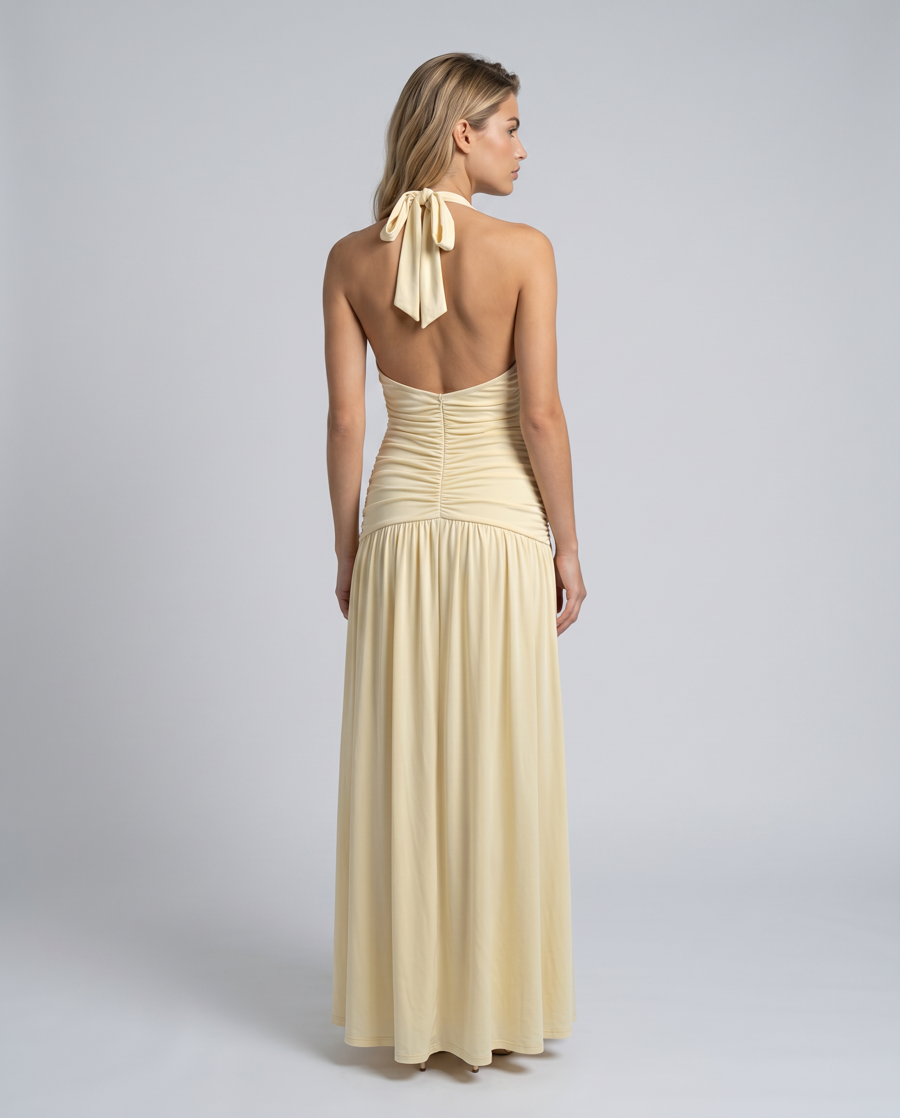 Women's maxi dress with halter neck and ruched corset